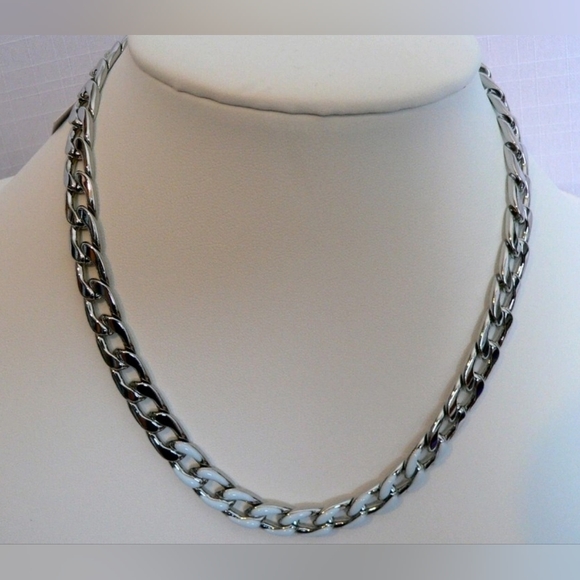 Park Lane Necklace. - Picture 4 of 11